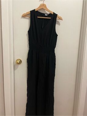 Gap Sleeveless V-Neck Jump Suit
